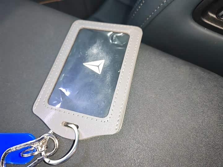 Фото 9 - Changan Deepal G318