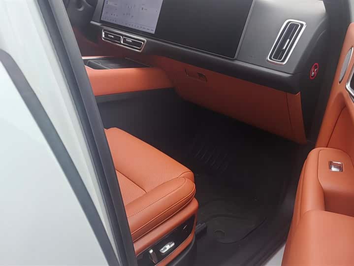 Фото 8 - LiXiang L7