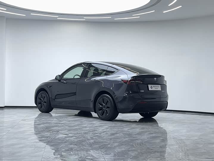 Фото 3 - Tesla Model Y