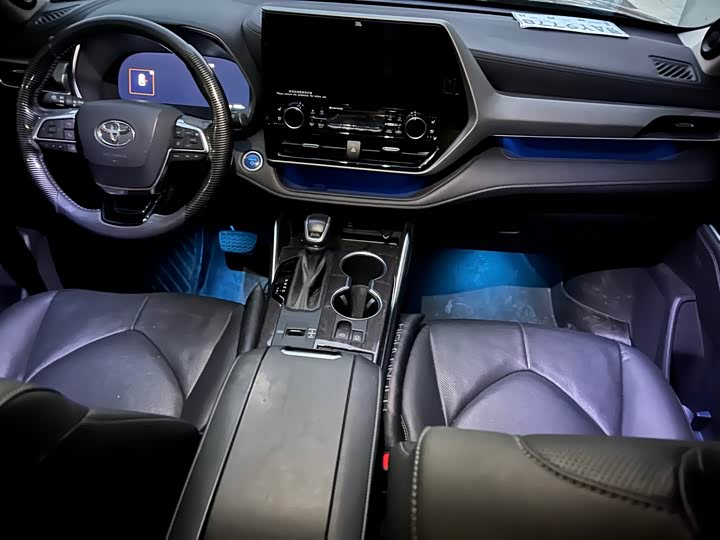 Фото 4 - Toyota Highlander