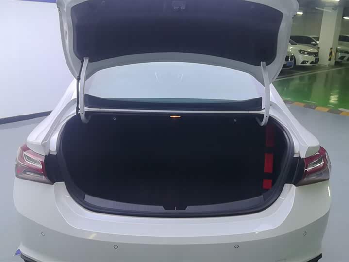 Фото 4 - Chevrolet Malibu XL