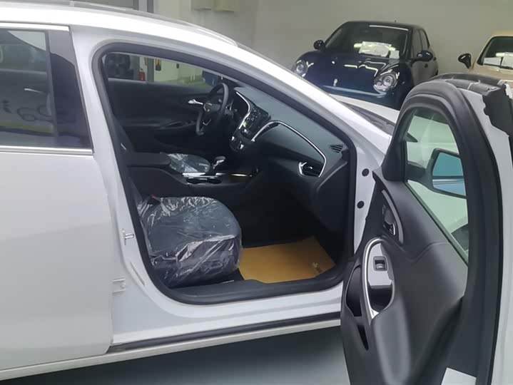 Фото 8 - Chevrolet Malibu XL