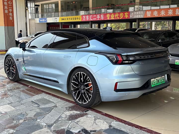 Фото 2 - Zeekr 001