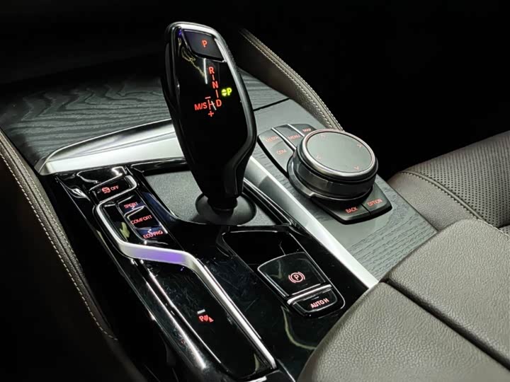 Фото 9 - BMW 5 Series