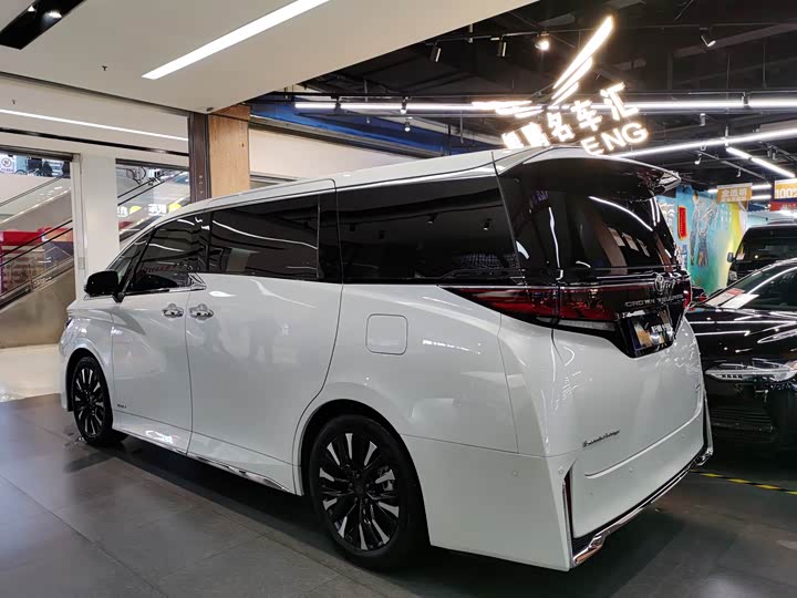 Фото 3 - Toyota Vellfire