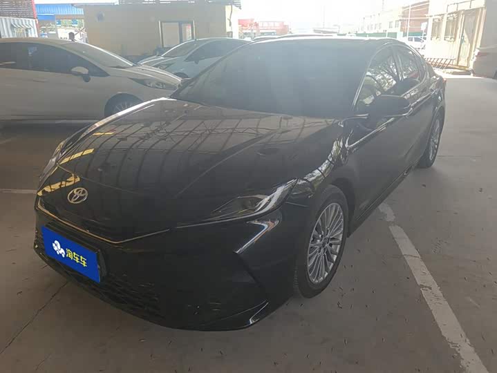 Фото 1 - Toyota Camry