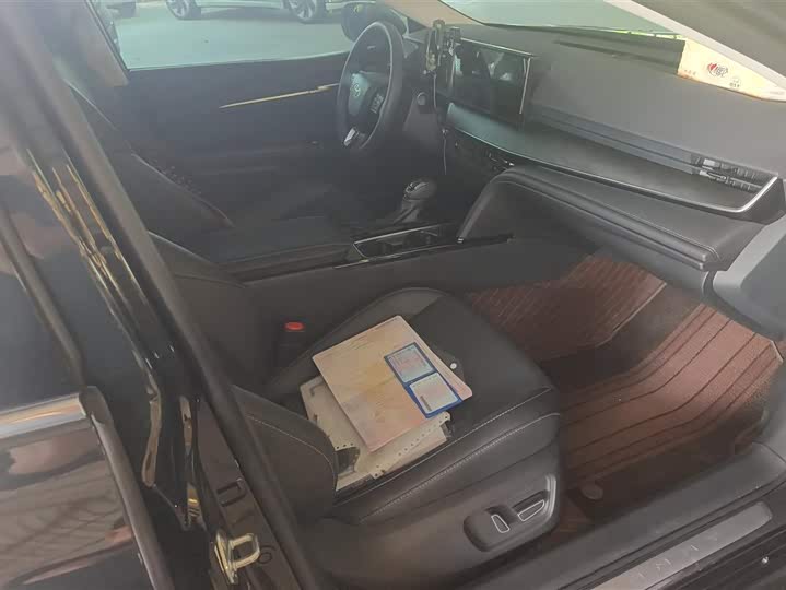 Фото 8 - Toyota Camry