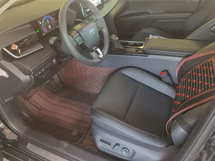 Фото 9 - Toyota Camry