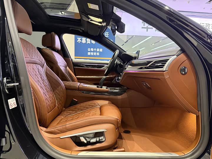 Фото 8 - BMW 7 Series