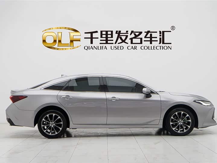 Фото 8 - Toyota Avalon