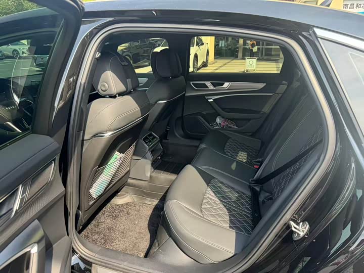 Фото 7 - Audi A6L