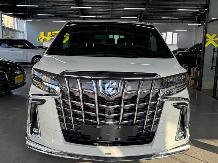 Фото 1 - Toyota Alphard