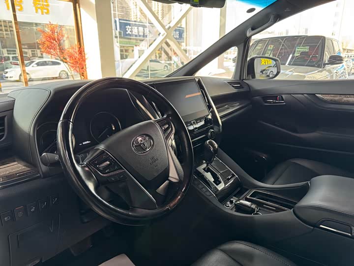 Фото 4 - Toyota Alphard