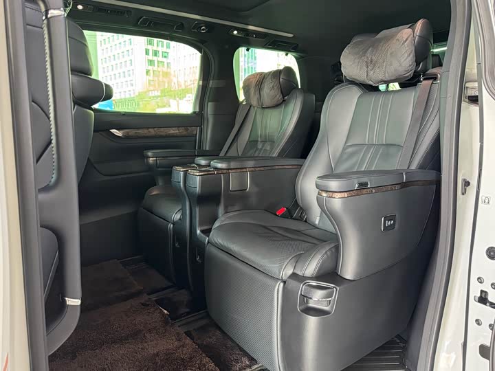 Фото 5 - Toyota Alphard