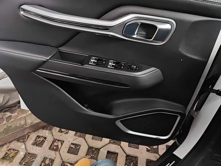 Фото 7 - Geely Okavango