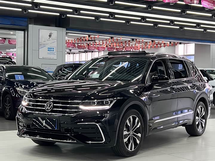 Фото 1 - Volkswagen Tiguan L Pro