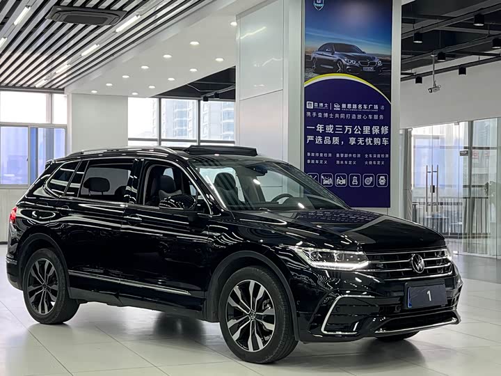 Фото 3 - Volkswagen Tiguan L Pro