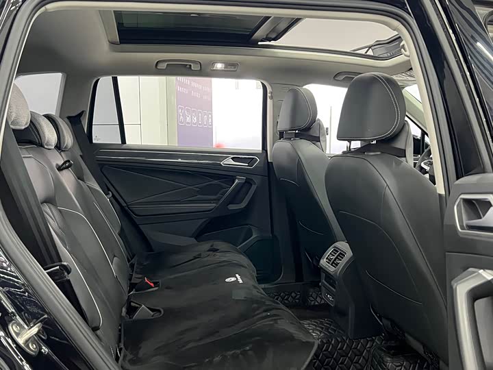 Фото 7 - Volkswagen Tiguan L Pro