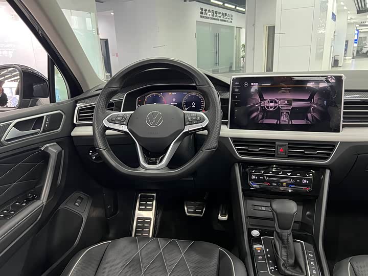 Фото 9 - Volkswagen Tiguan L Pro