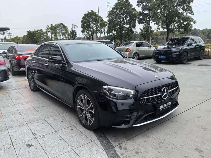 Фото 3 - Mercedes-Benz E-Class