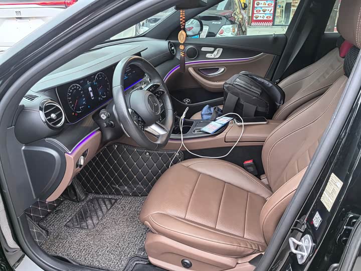 Фото 4 - Mercedes-Benz E-Class