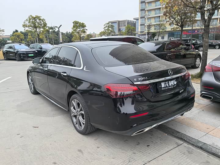 Фото 8 - Mercedes-Benz E-Class