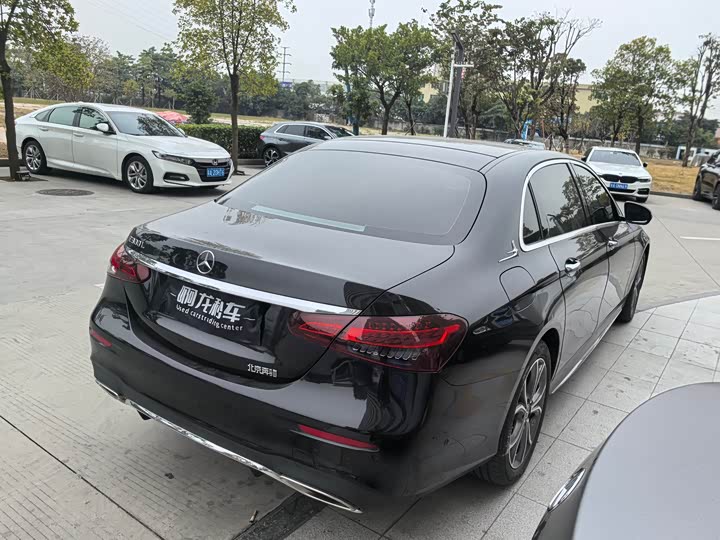 Фото 9 - Mercedes-Benz E-Class