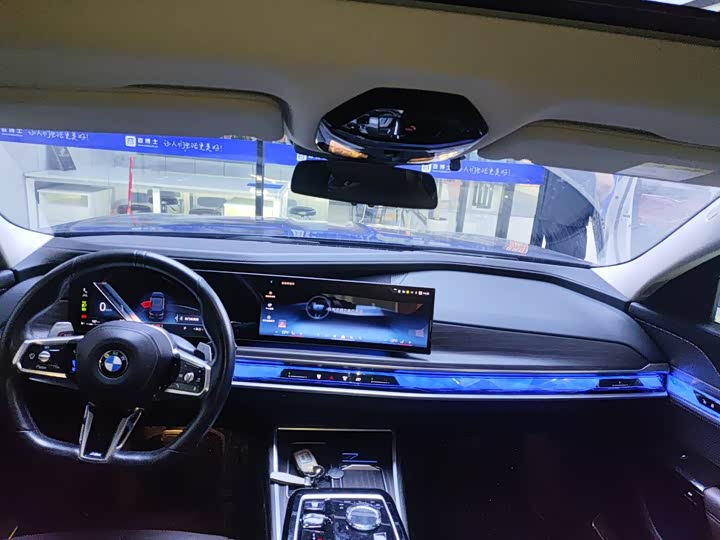 Фото 2 - BMW 7 Series