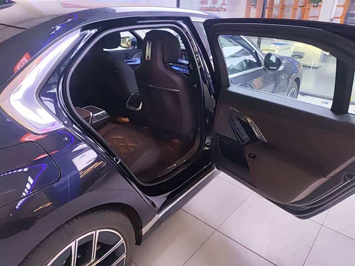 Фото 6 - BMW 7 Series