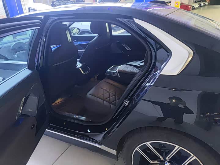 Фото 7 - BMW 7 Series