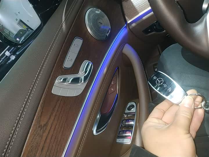 Фото 9 - Mercedes-Benz E-Class