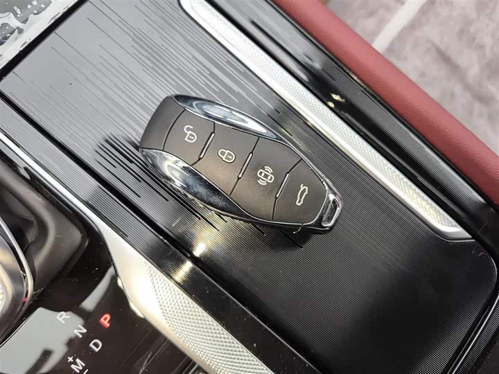 Фото 9 - Hongqi H5