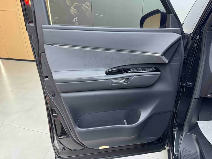 Фото 6 - Lexus LM