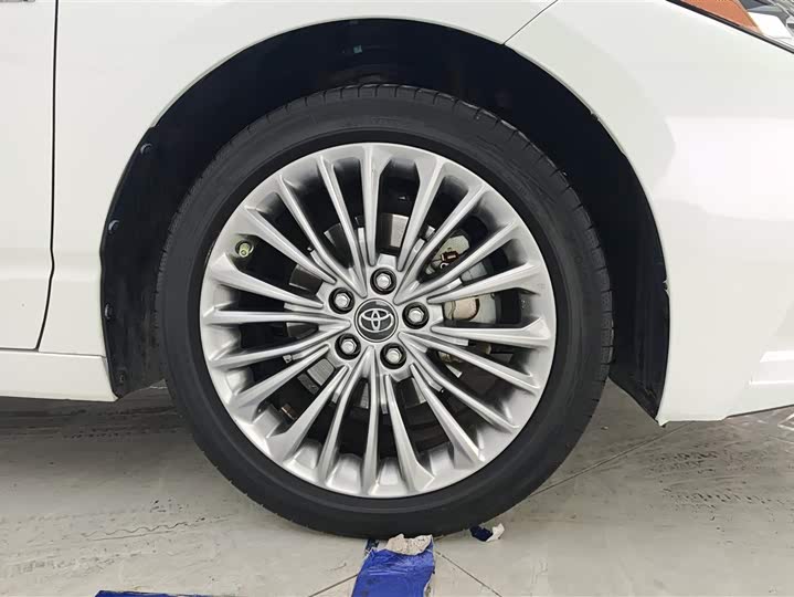 Фото 6 - Toyota Avalon