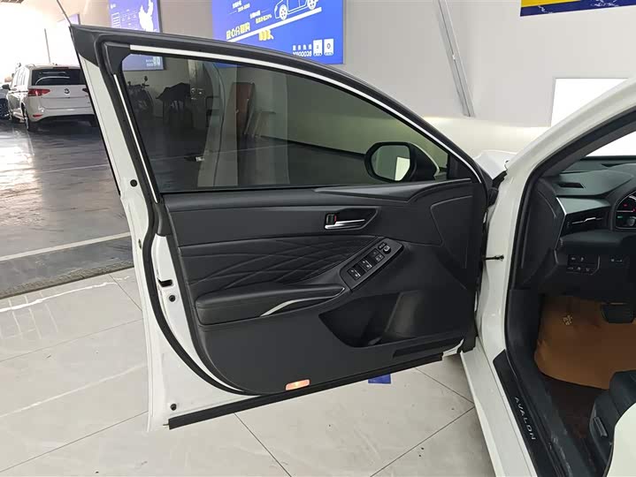 Фото 7 - Toyota Avalon