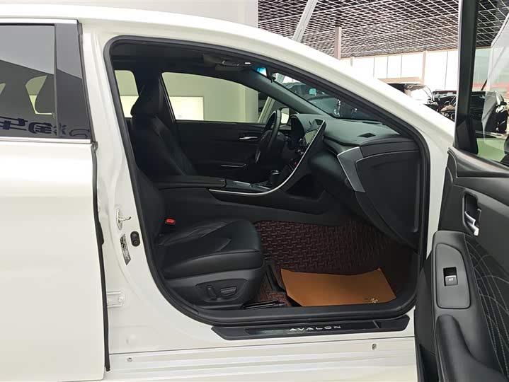 Фото 8 - Toyota Avalon