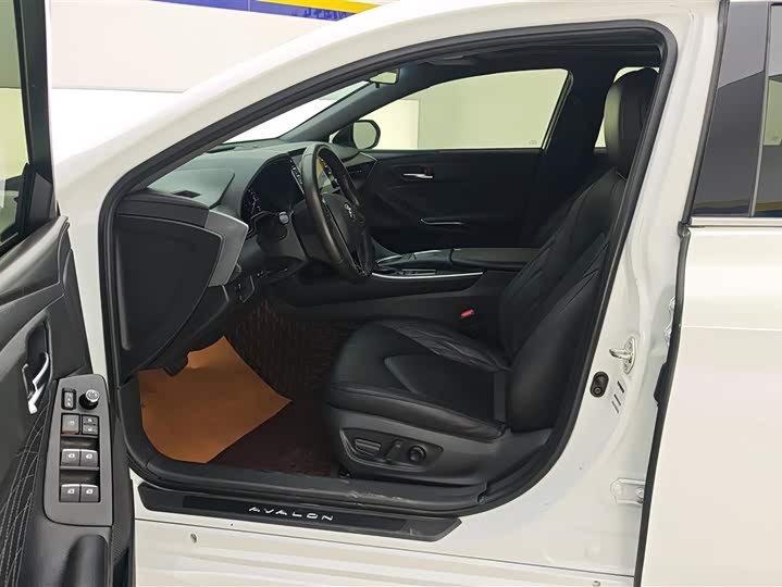 Фото 9 - Toyota Avalon