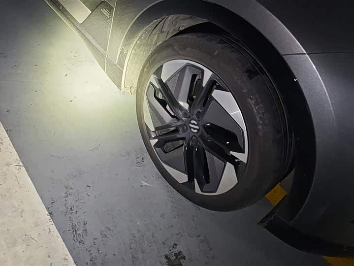 Фото 6 - HiPhi Y