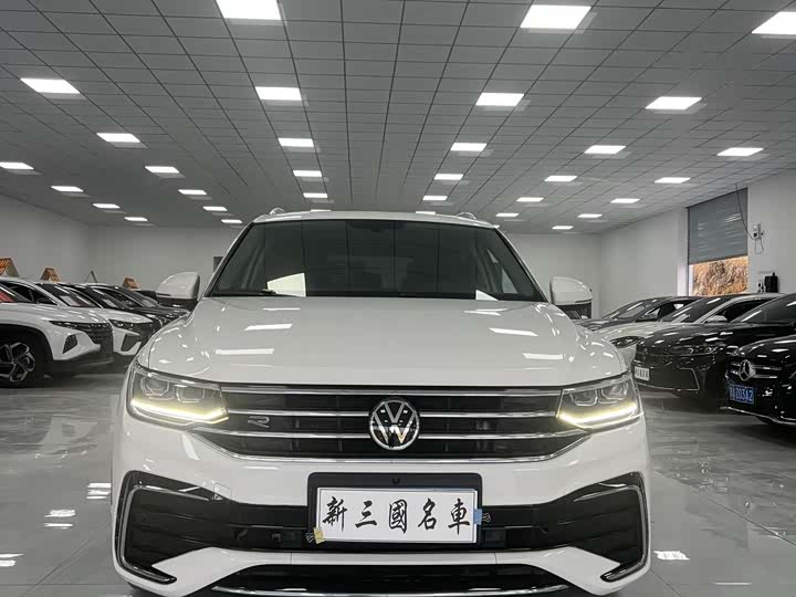 Фото 2 - Volkswagen Tiguan L Pro
