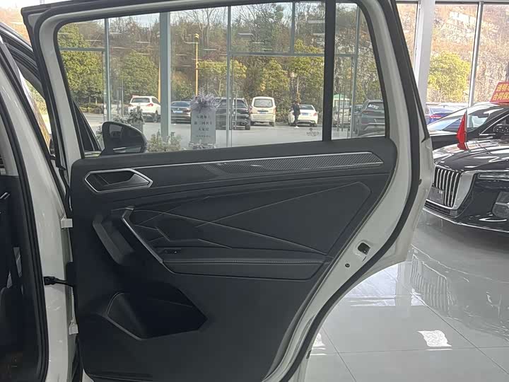 Фото 7 - Volkswagen Tiguan L Pro