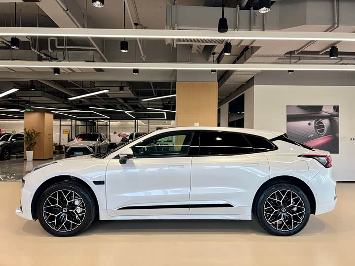 Фото 4 - Zeekr 001