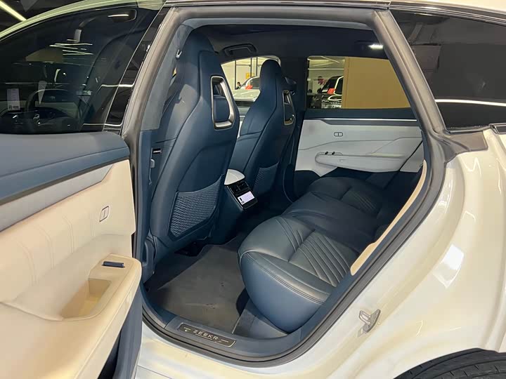 Фото 9 - Zeekr 001