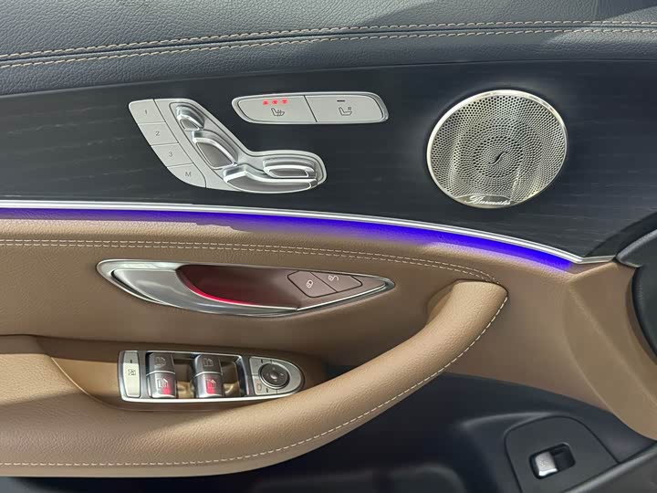 Фото 7 - Mercedes-Benz E-Class