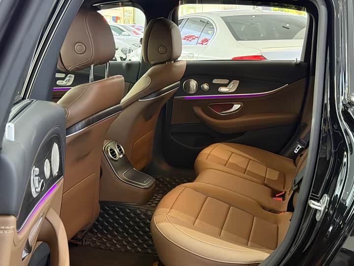 Фото 8 - Mercedes-Benz E-Class