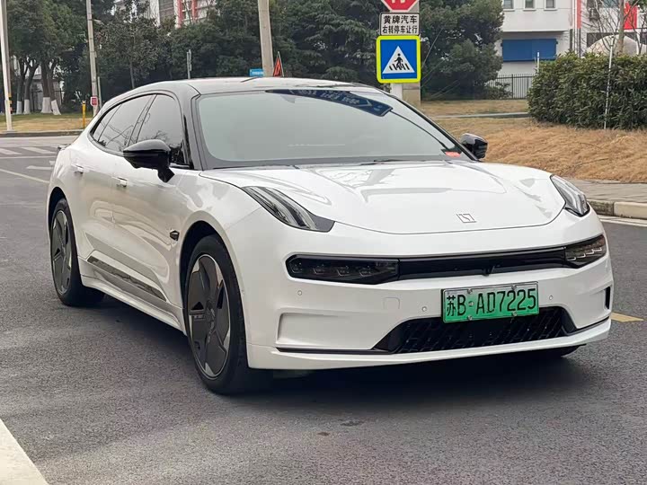 Фото 3 - Zeekr 001