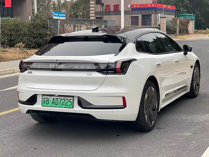 Фото 4 - Zeekr 001