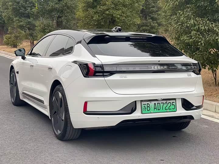 Фото 6 - Zeekr 001