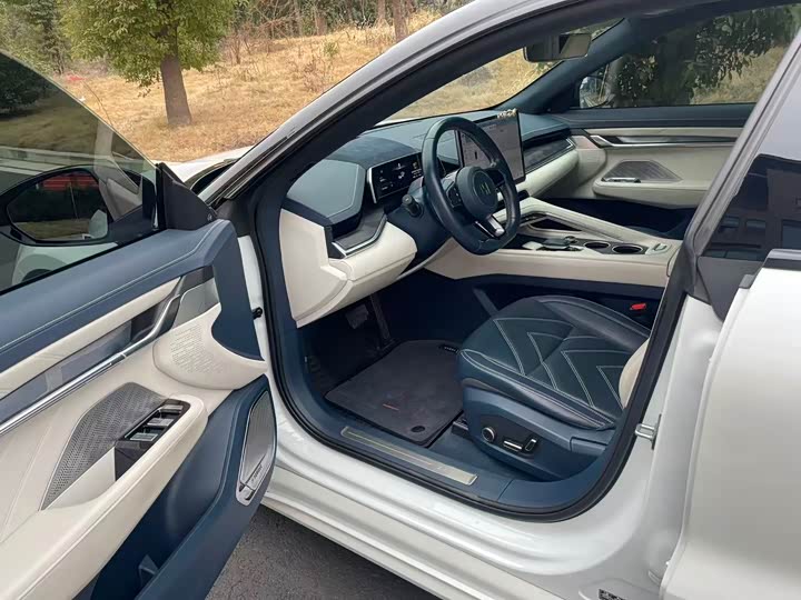 Фото 8 - Zeekr 001