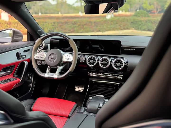 Фото 8 - Mercedes-Benz CLA-Class AMG