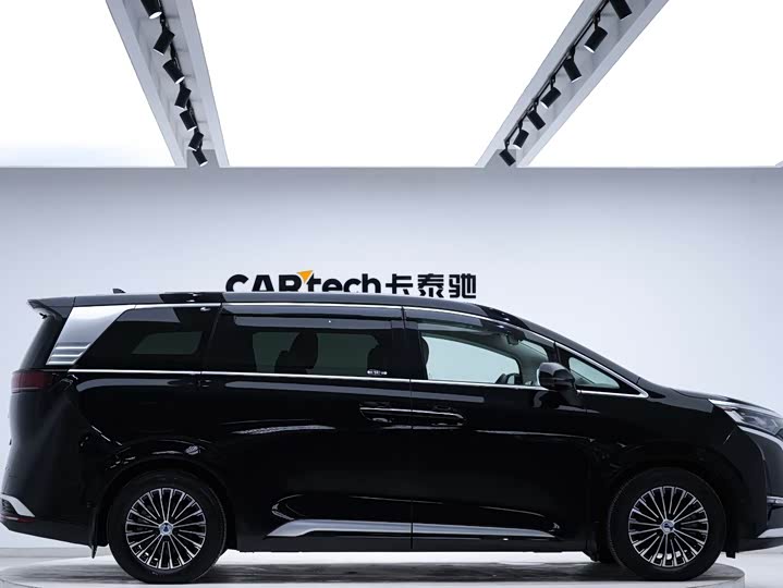 Фото 5 - Denza D9